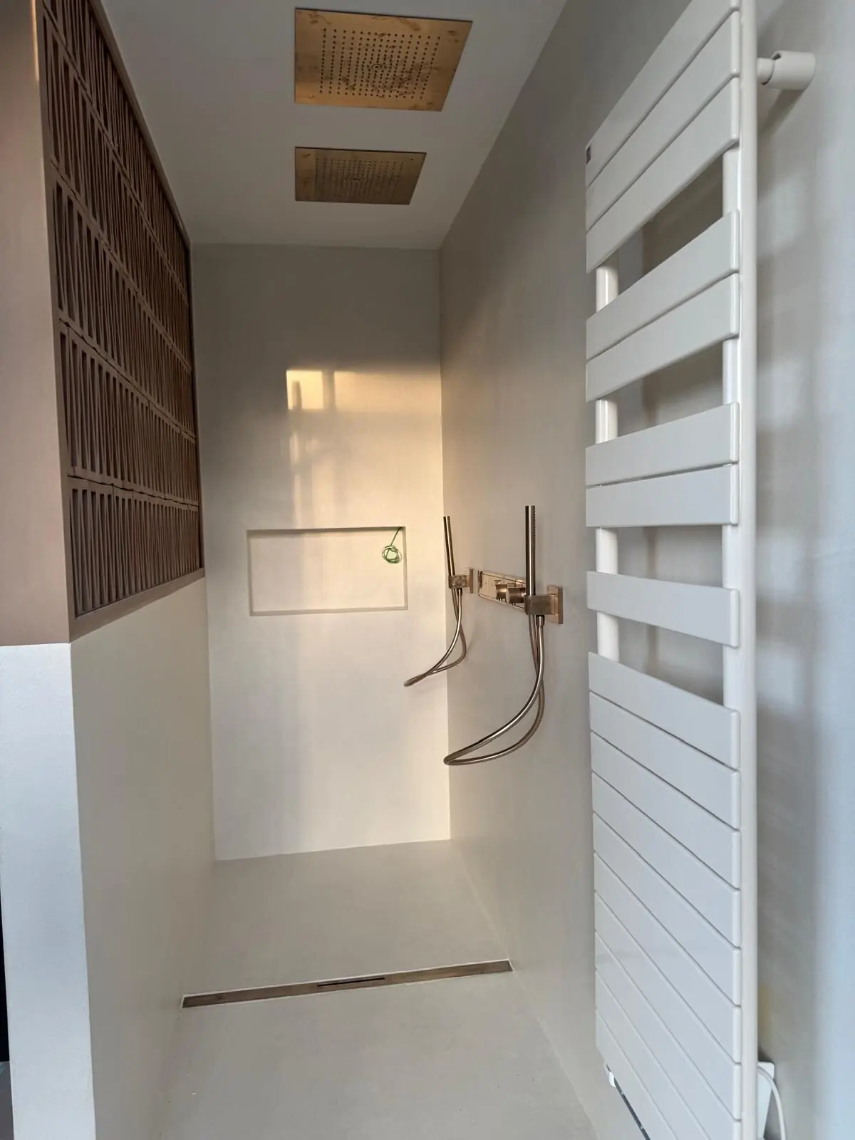 Douche avec sèche-serviettes
